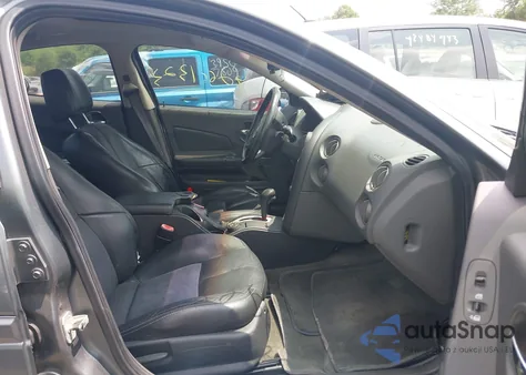 2005 Pontiac Grand Prix Gxp z USA, uszkodzony, nr VIN 2G2WC52CX51351102